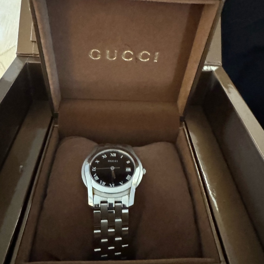 GUCCI black stainless steel watch with date. - Picture 2 of 16